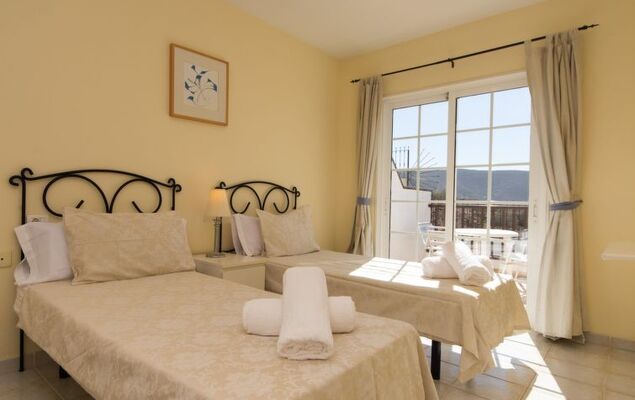 Jacqui Fewo - Photo 4